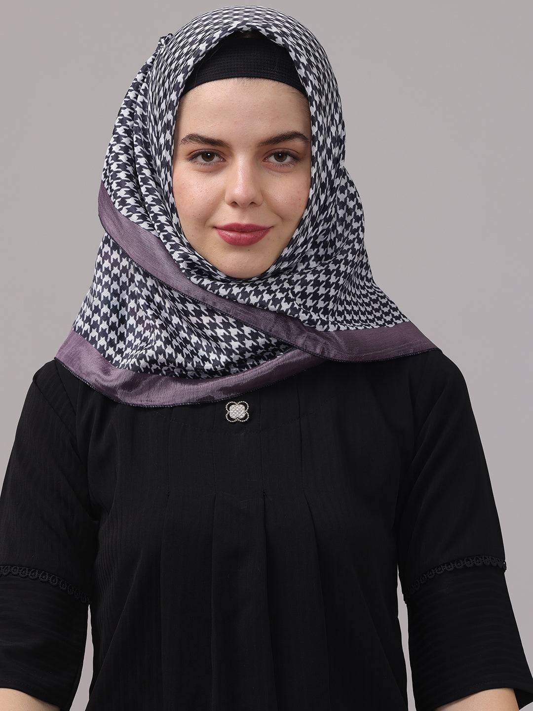 Houndstooth Harmony Scarf