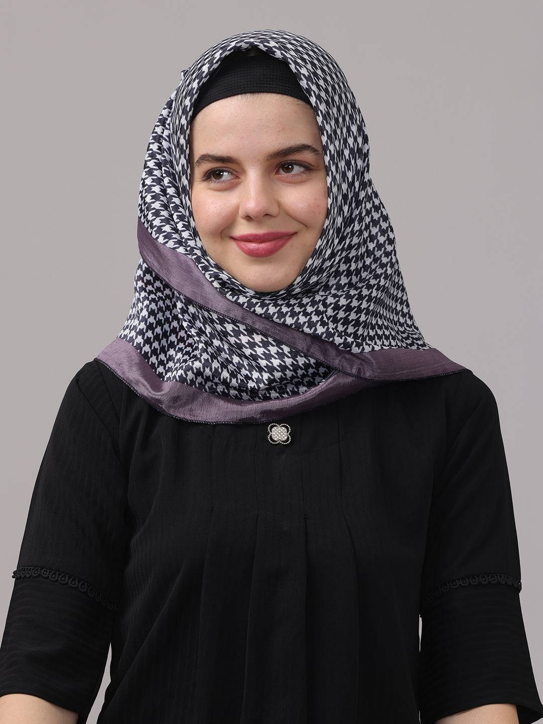 Houndstooth Harmony Scarf