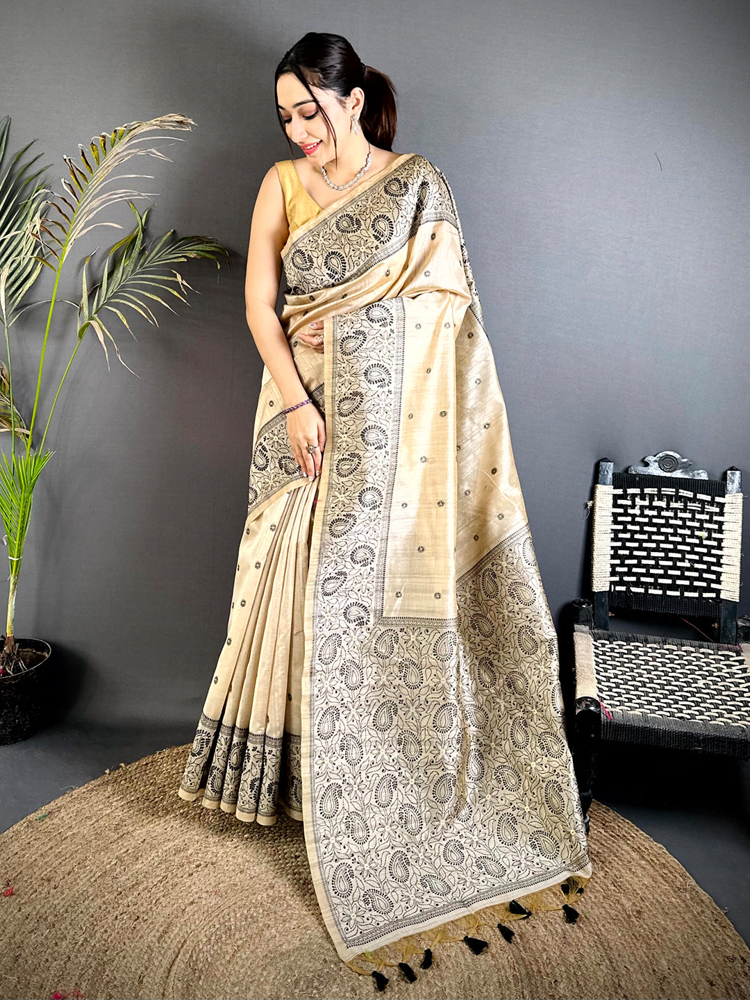 Black Floral Katha Ghicha Silk Saree