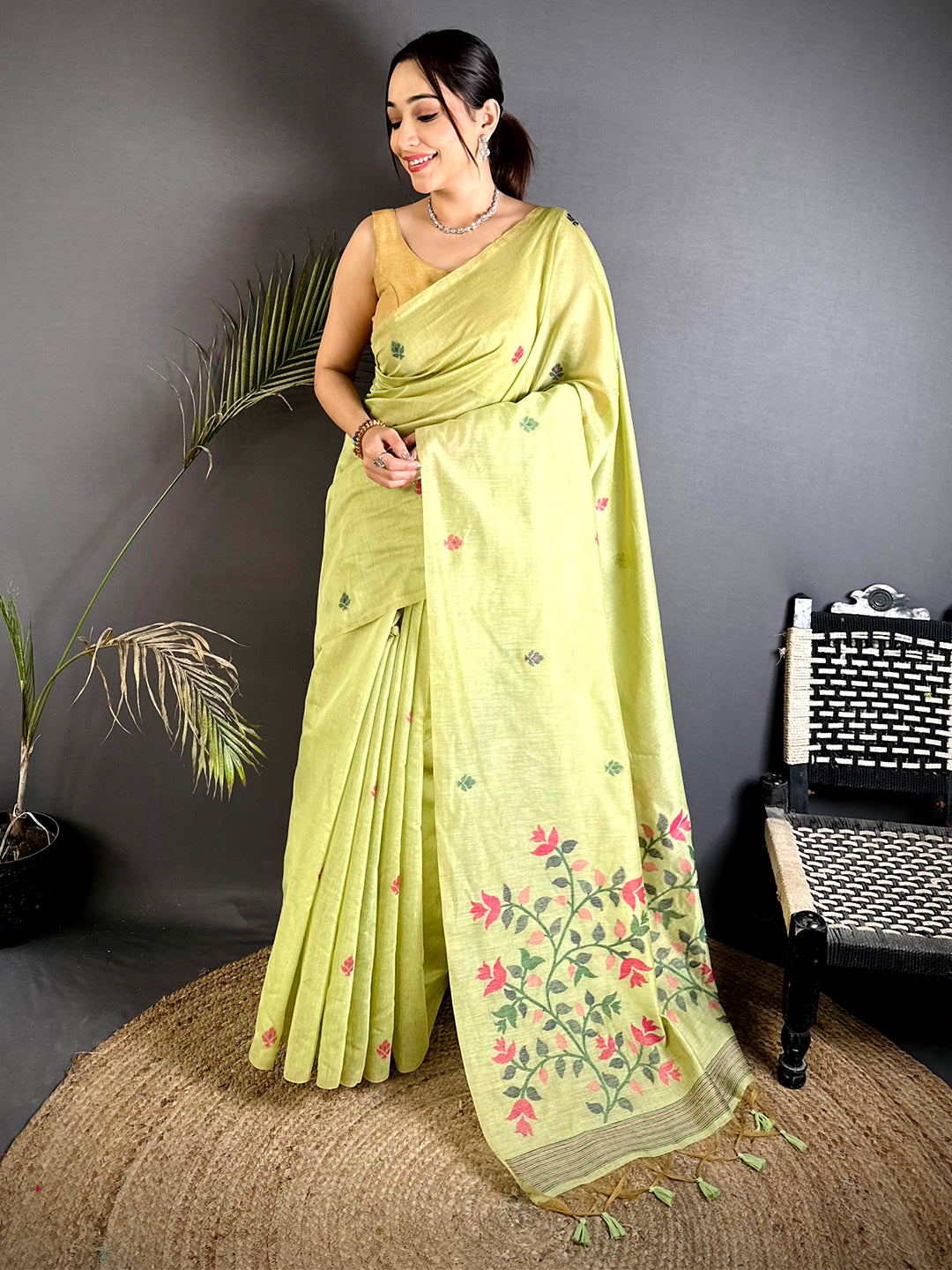 Pista Jamdani Pallu Khadi Linen Saree