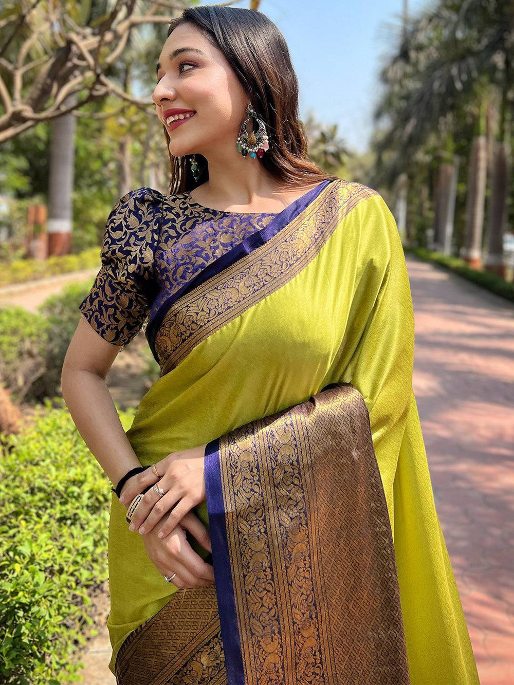 Aura Soft Silk Lime Saree with Kanjivaram Weaving