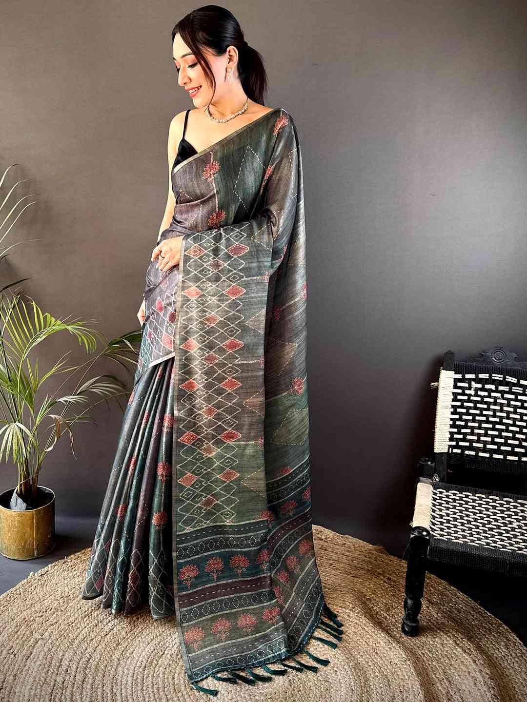 Grey Tissue Chanderi Geometric Floral Saree