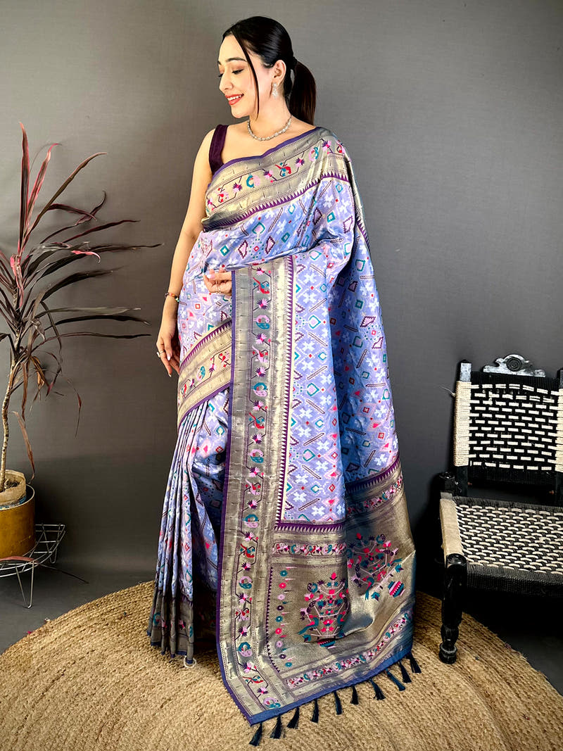 Model wearing Light Lavender Patola Silk Zari Weaving Saree with traditional jewelry