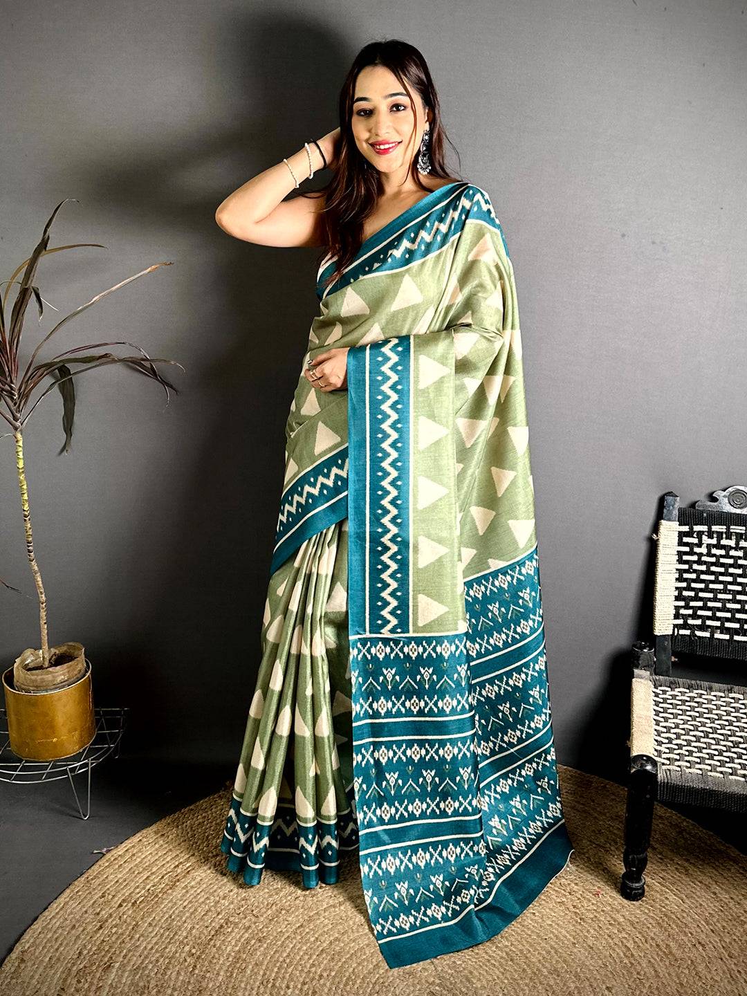 Pista Trending Ikkat Print Tussar Saree