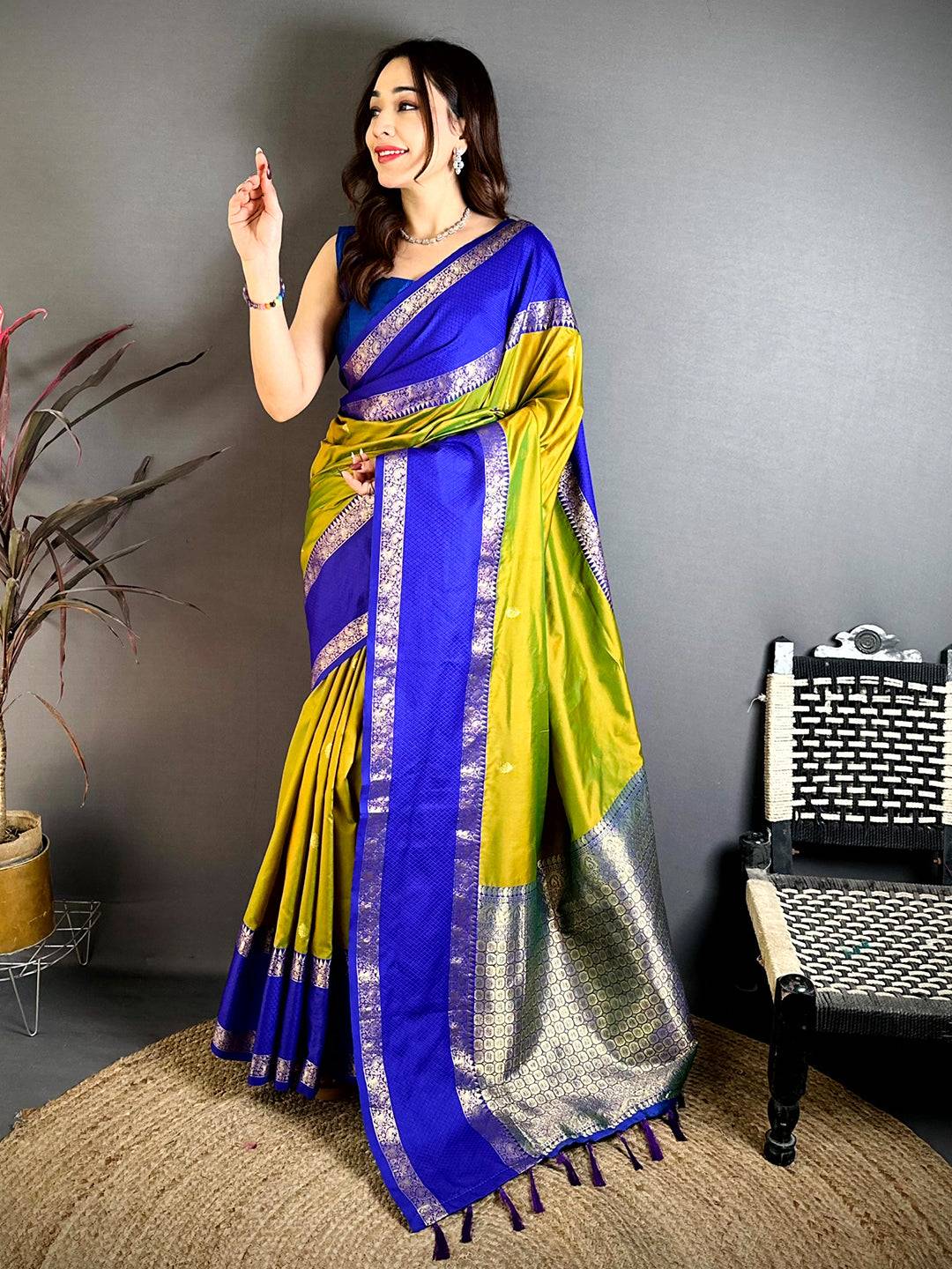 Mehndi Green Dual Tone Gadwal Saree