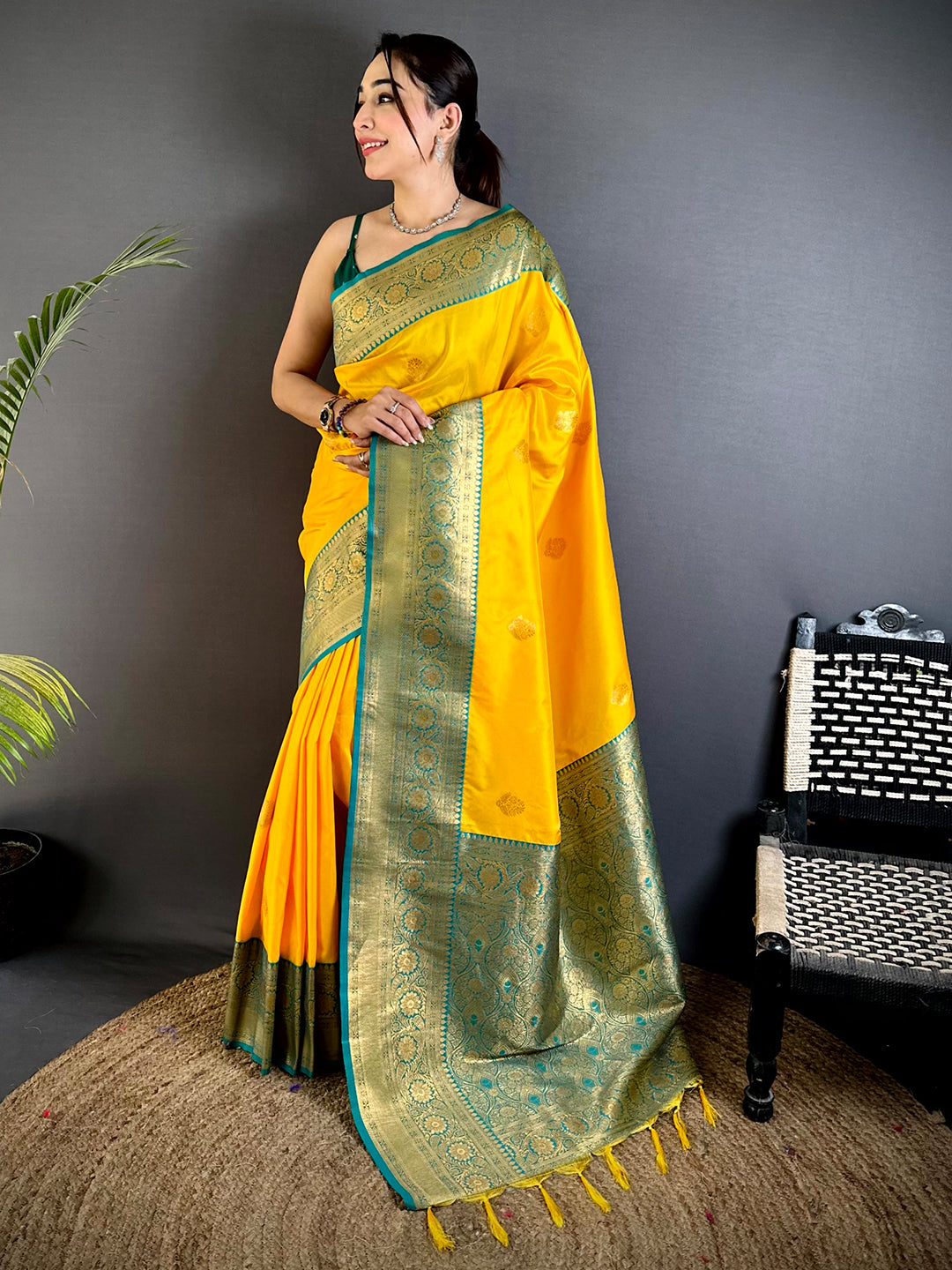 Gadwal Border Soft Silk Beauty Saree
