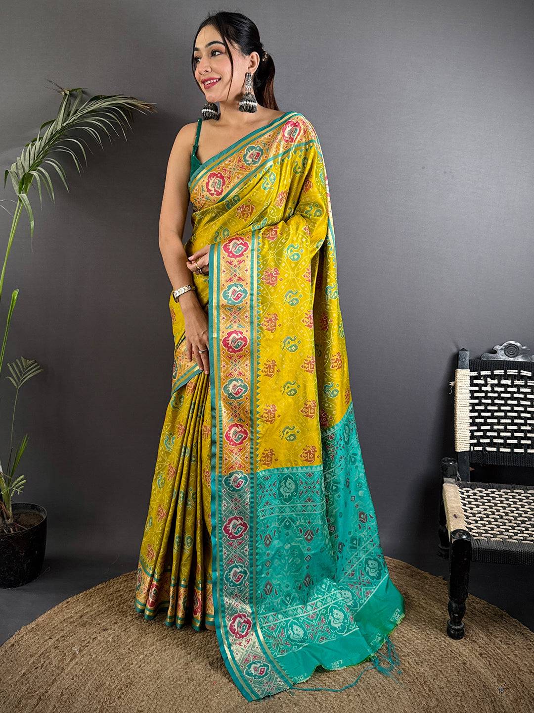 Elegant Green Pochampally Patola Silk Saree