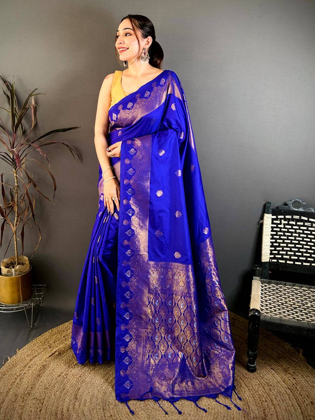 Classic Gold Woven Pallu Contrast Border Saree