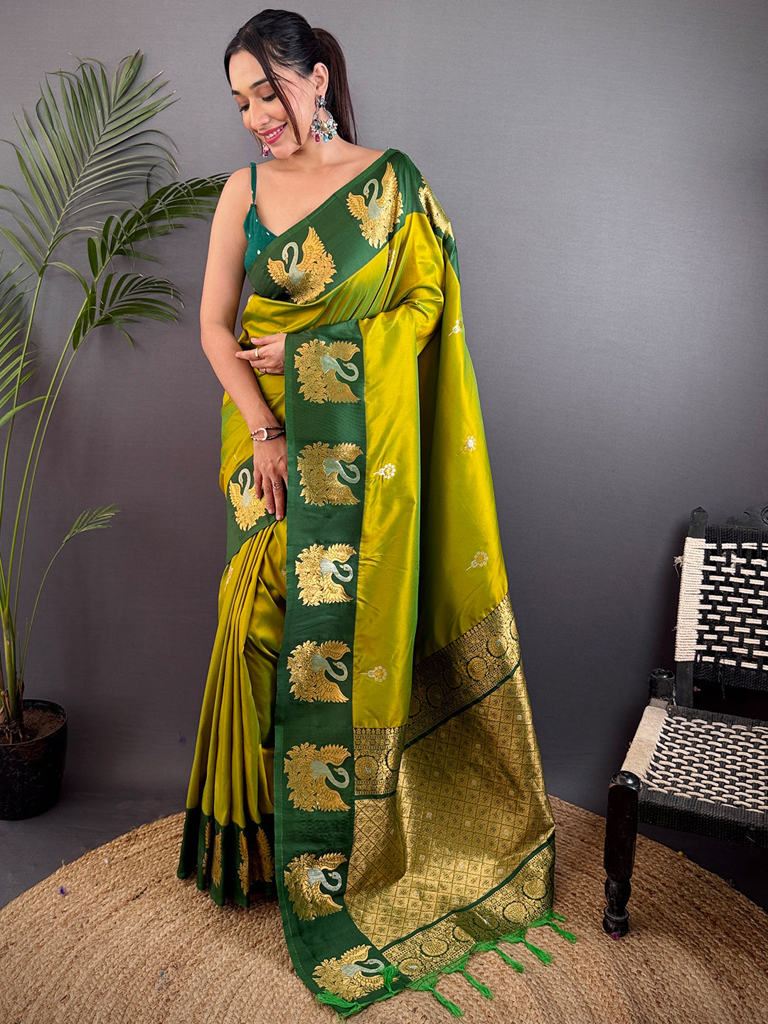 Green Swan Motif Soft Silk Saree