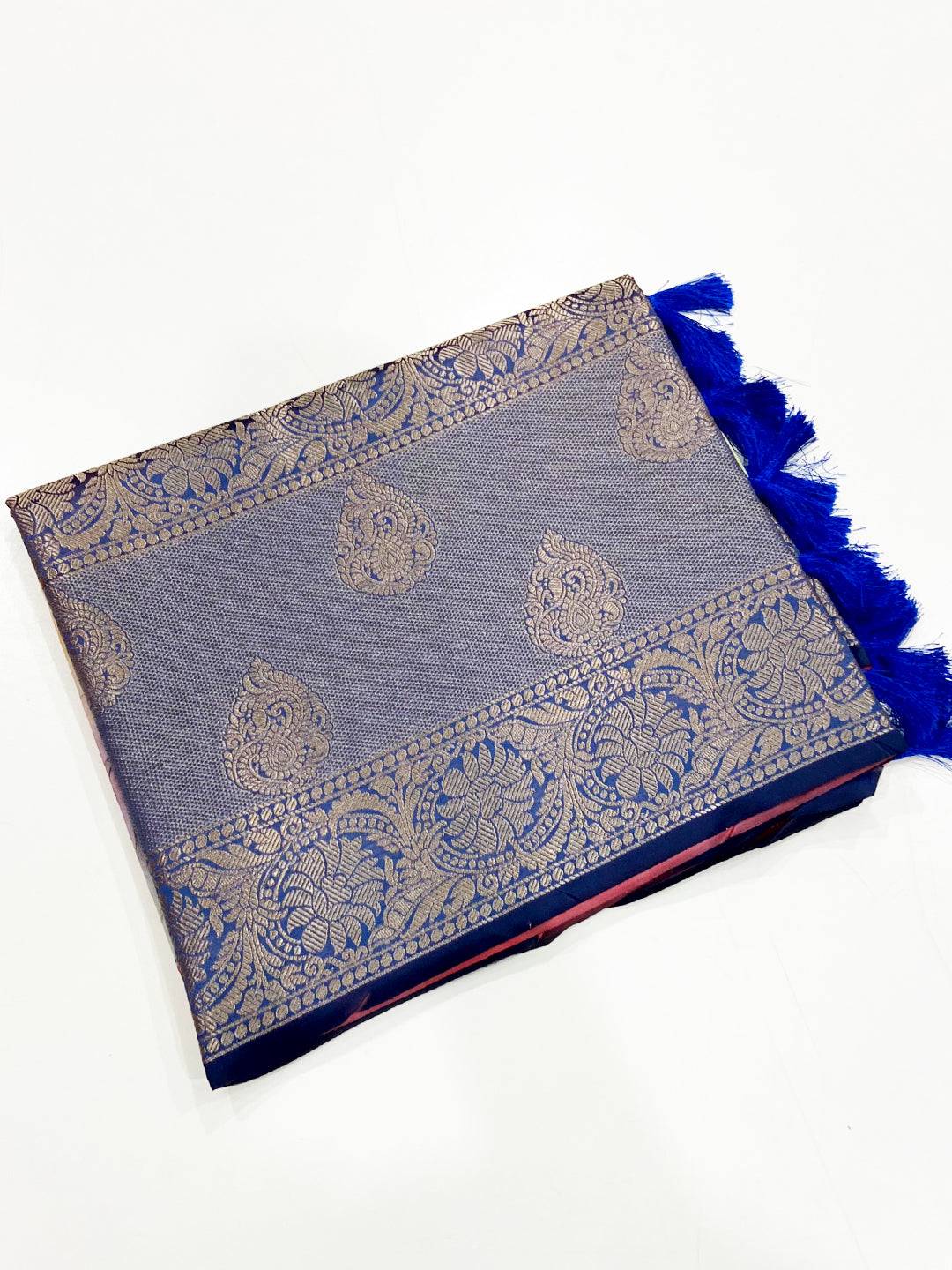 Elegant Floral Fantasy Banarasi Silk Saree