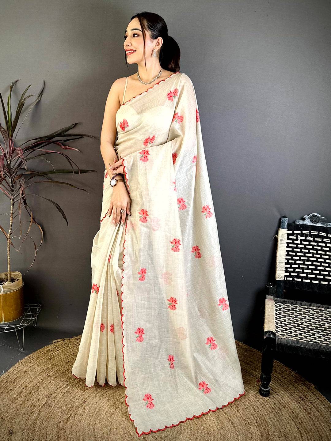 Opulent Mul Cotton Floral Weaving Saree