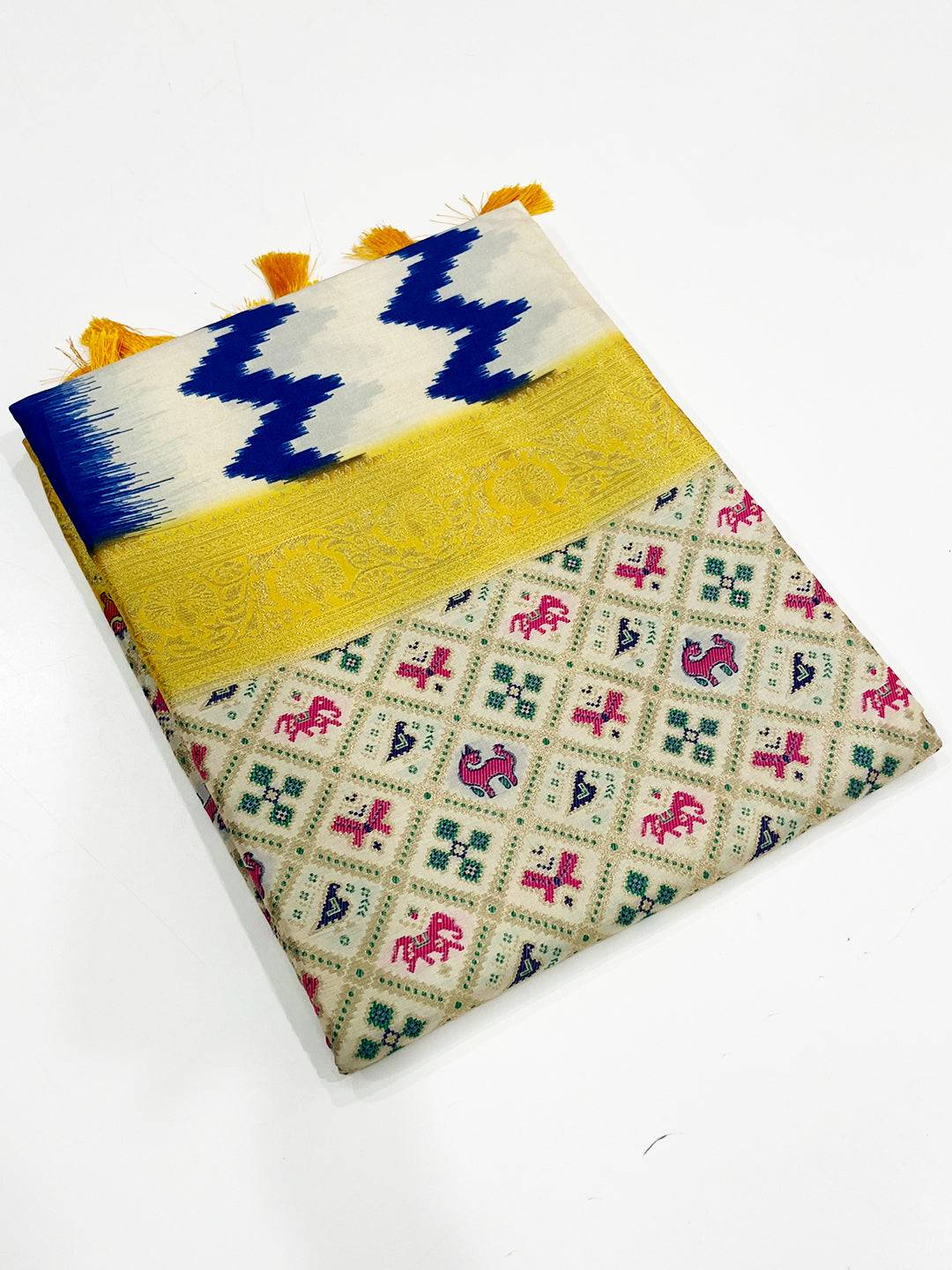 White Banarasi Ikkat Print Saree