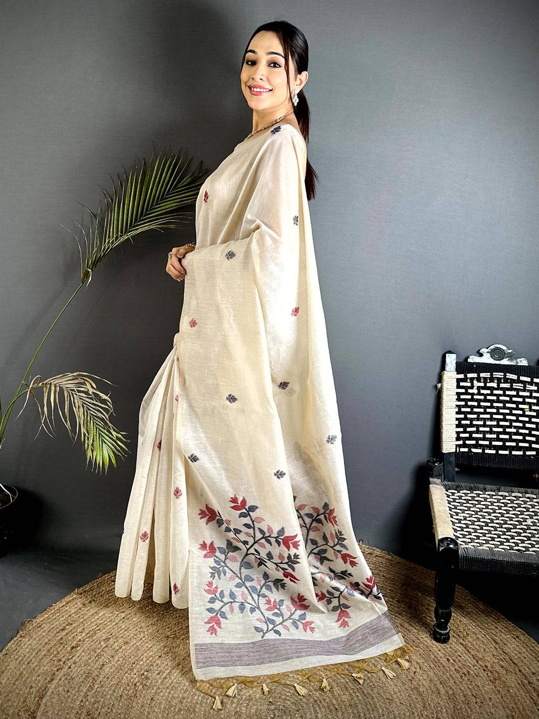 White Jamdani Pallu Khadi Linen Saree