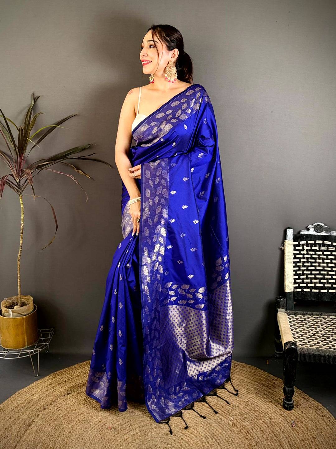 Ethnic Butti Soft Silk Zari Pallu Saree