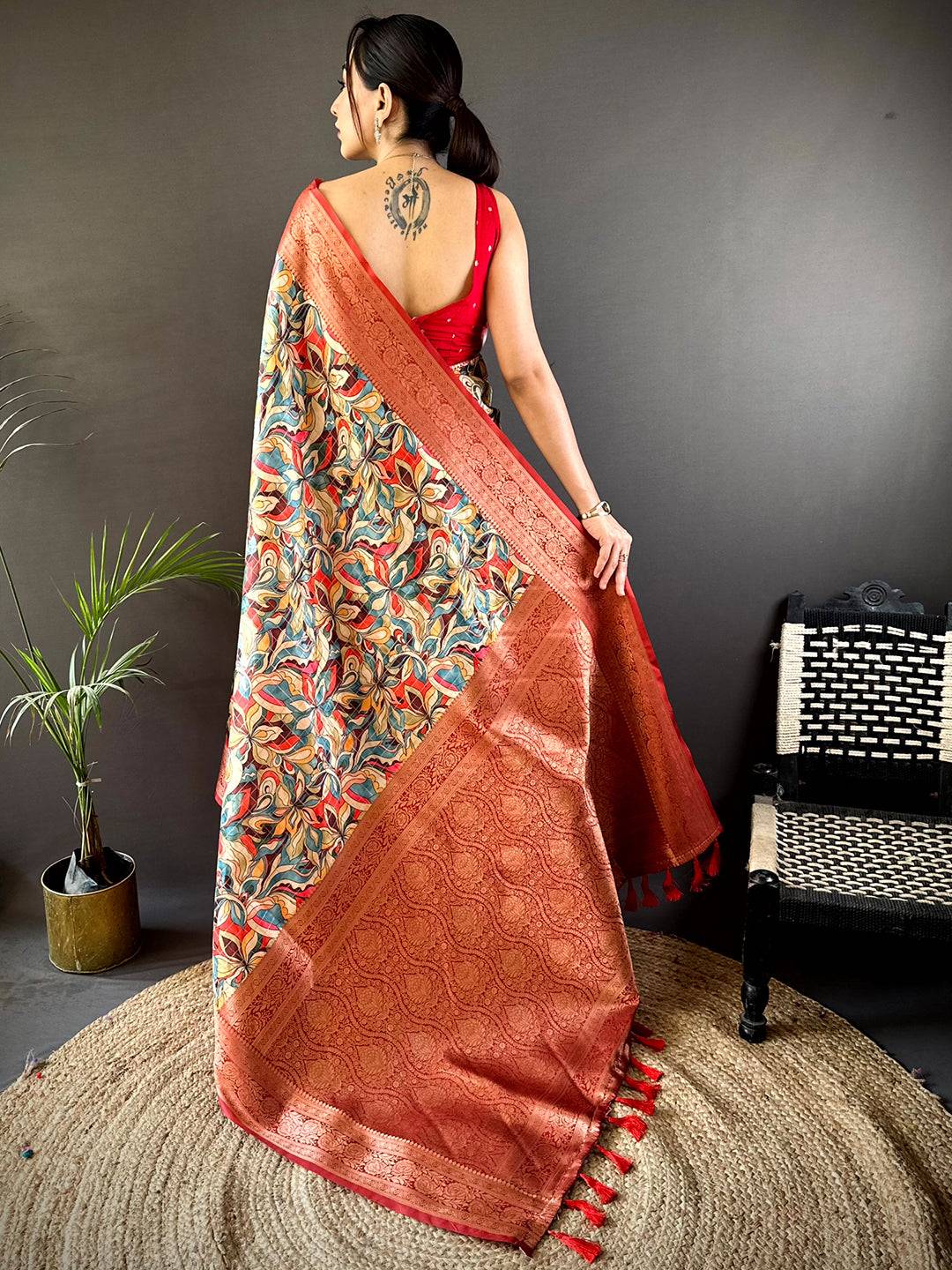 Pink Soft Gadwal Pattu Geometric Saree