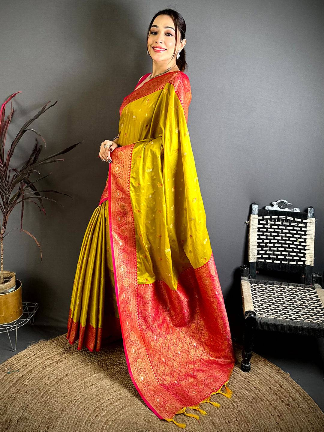 Gold Minakari Butti Zari Tissue Saree