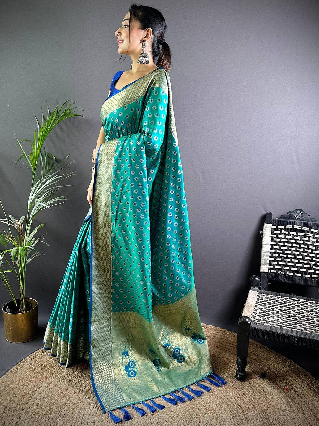 Banarasi Mayur Butta Elegance Saree