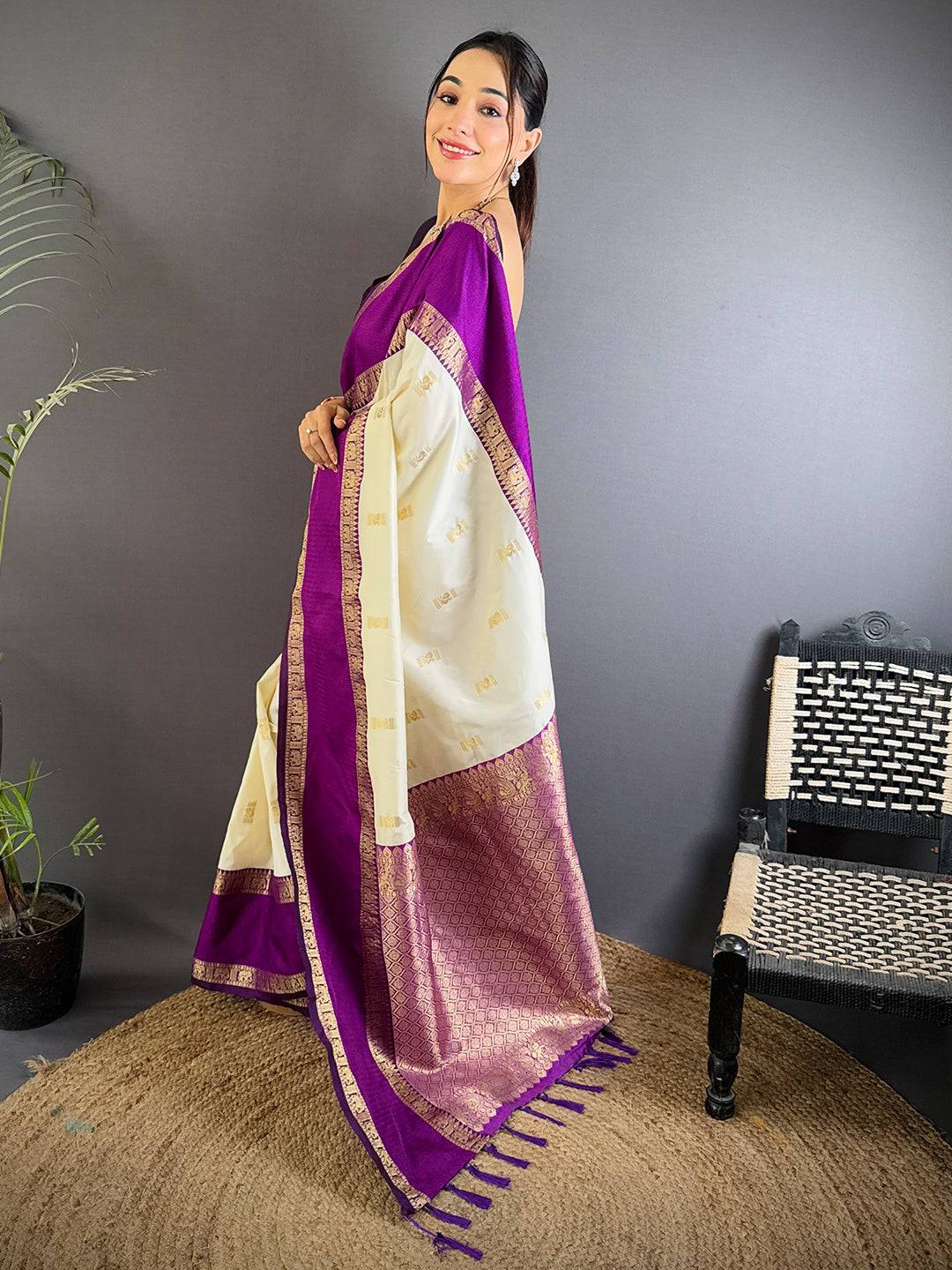 White Gadhwal Pure Soft Silk Saree