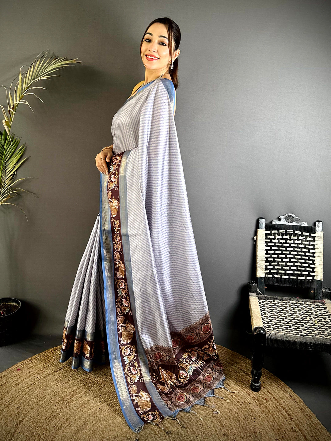 Royal Gadwal Weave Self Zari Saree