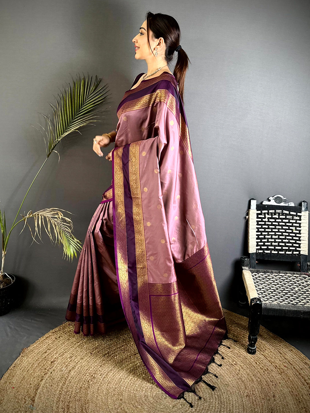 Regal Onion Shade Gadwal Silk Saree