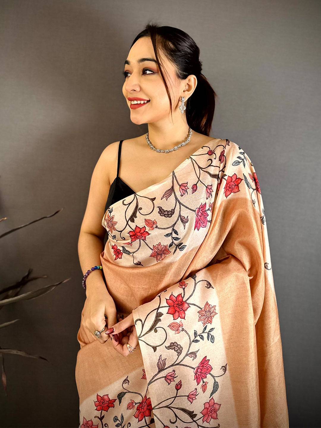 Artistic Floral Border Tussar Saree