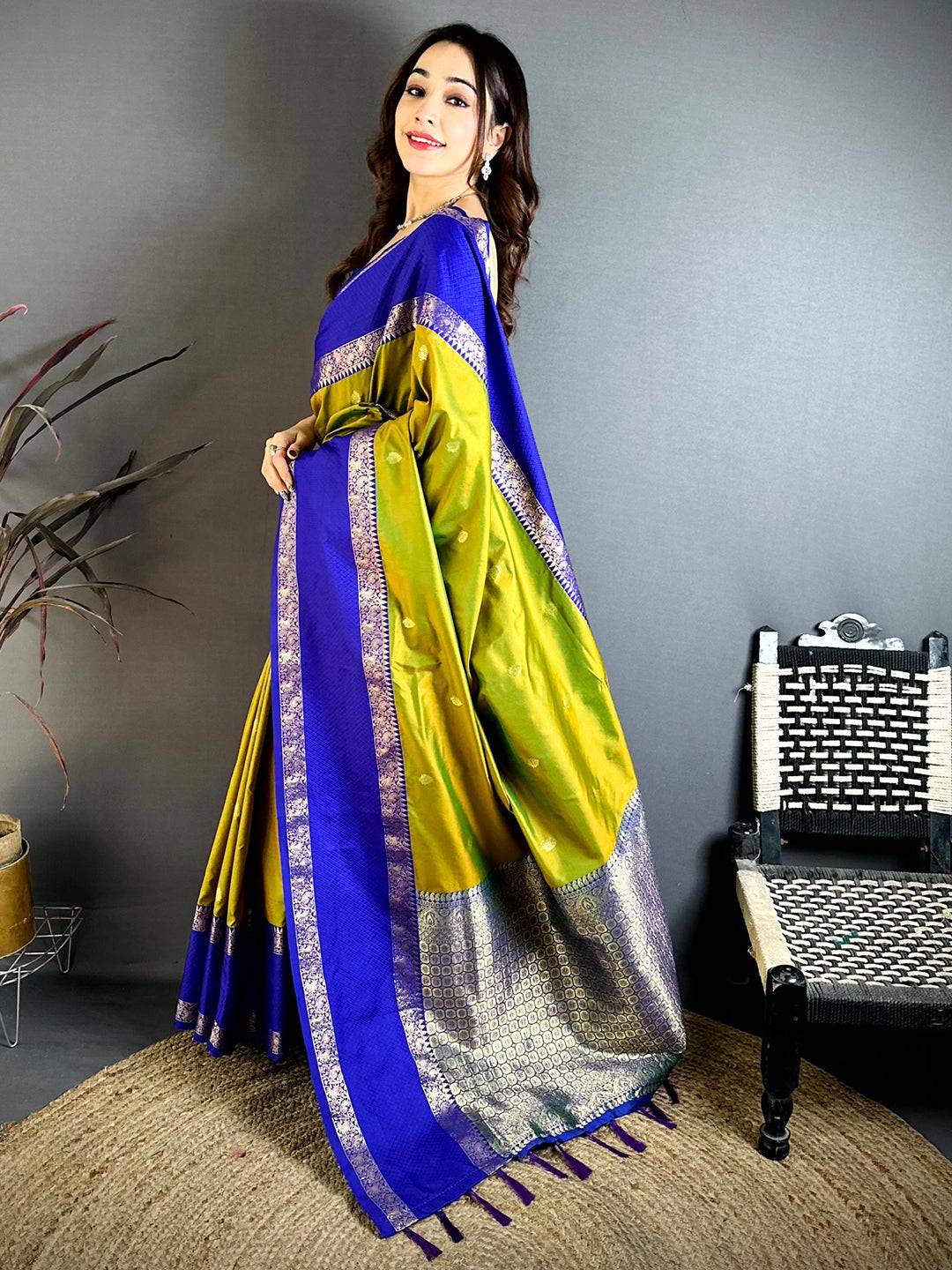 Mehndi Green Dual Tone Gadwal Saree