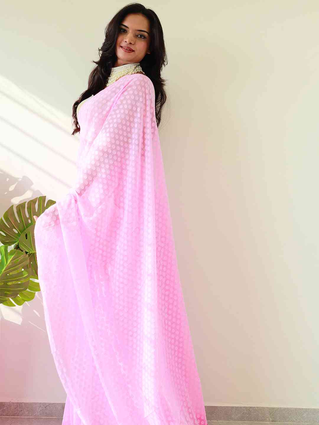 Stylish pink georgette saree with intricate thread weaving, perfect for occasions.