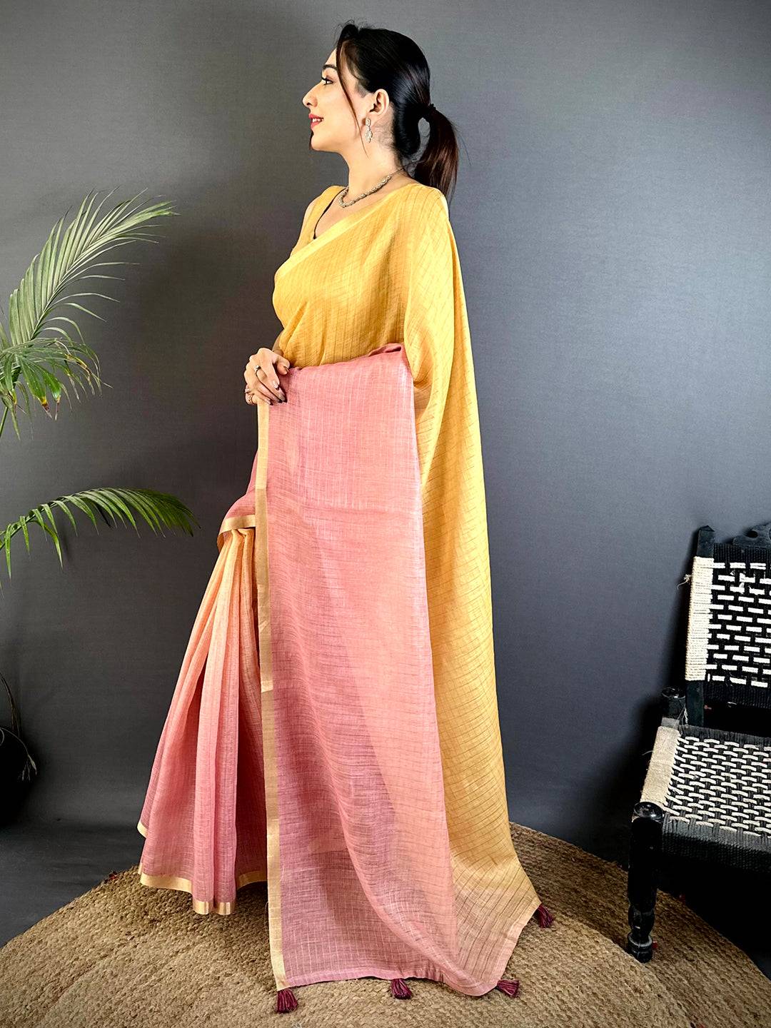 Graceful Linen 90 Zari Check Saree