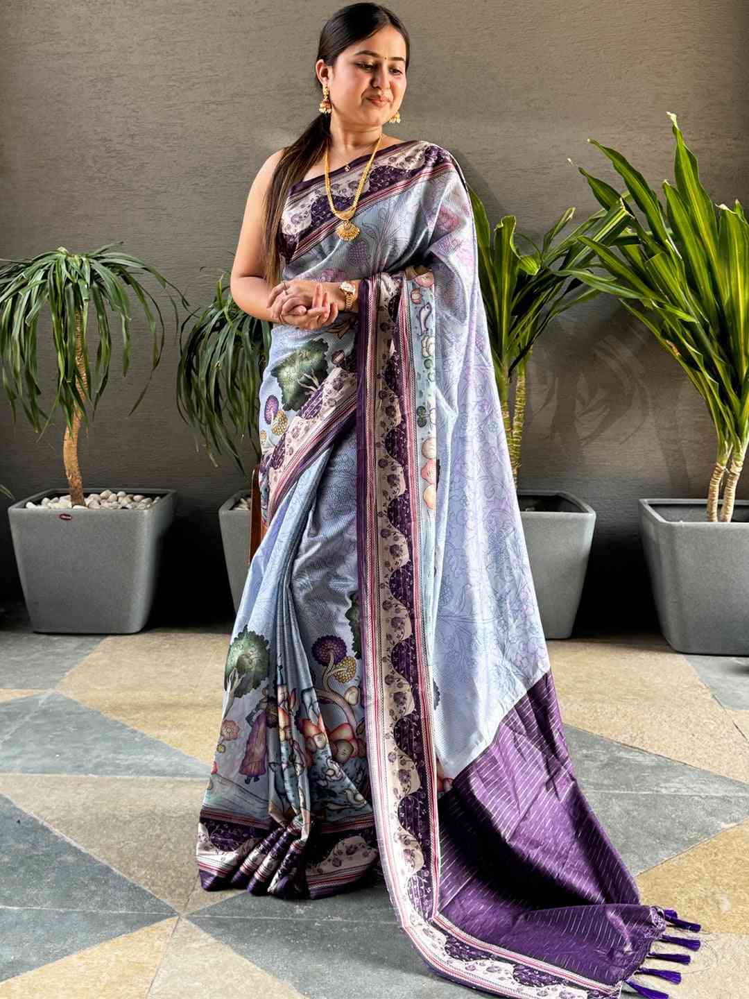 Stylish lavender Kalamkari saree with detailed zari pallu design.