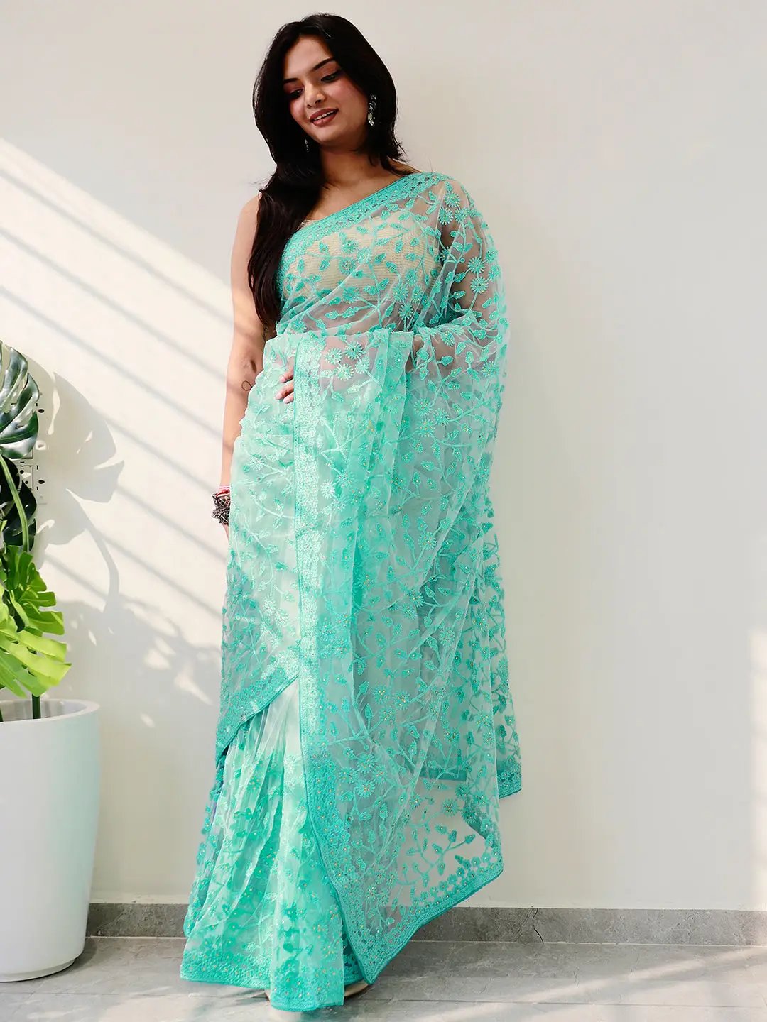 Stylish Exclusive Elegant Saree with Ethnic Motifs
