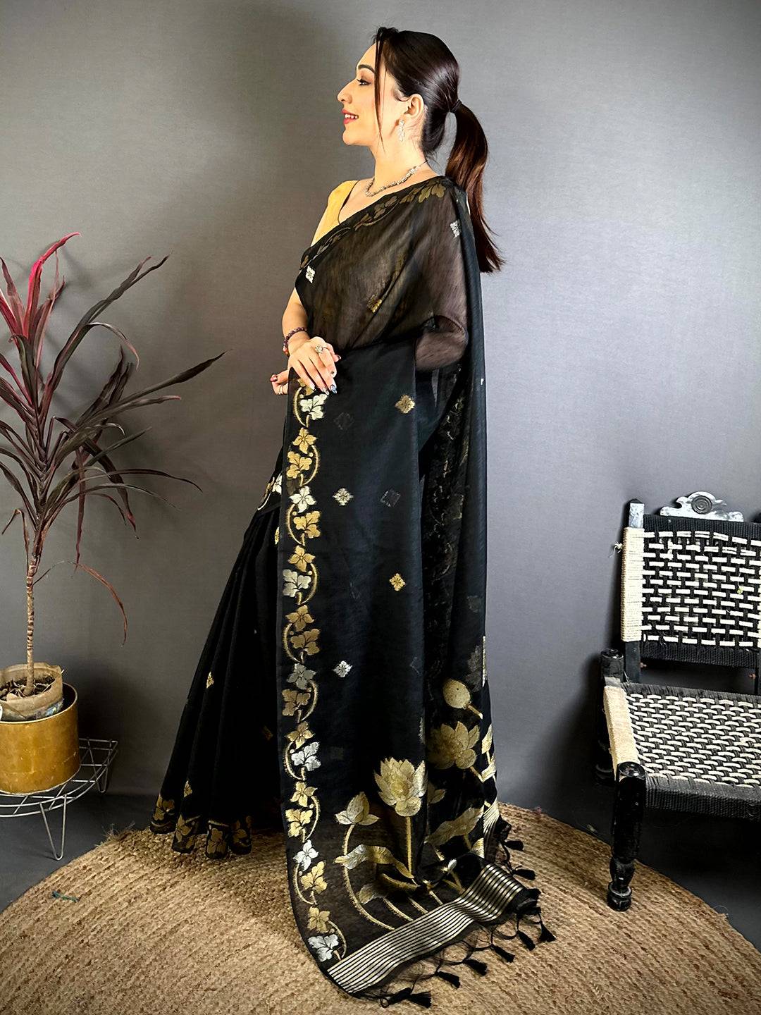 Black Sona Chandi Munga Saree