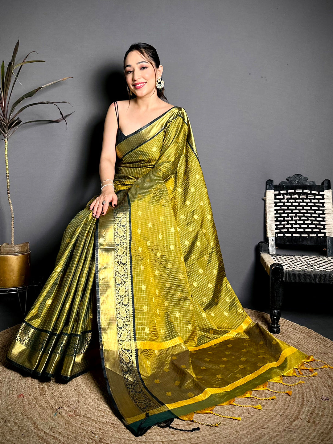 Royal Self Gold Zari Chex Chitpallu Saree