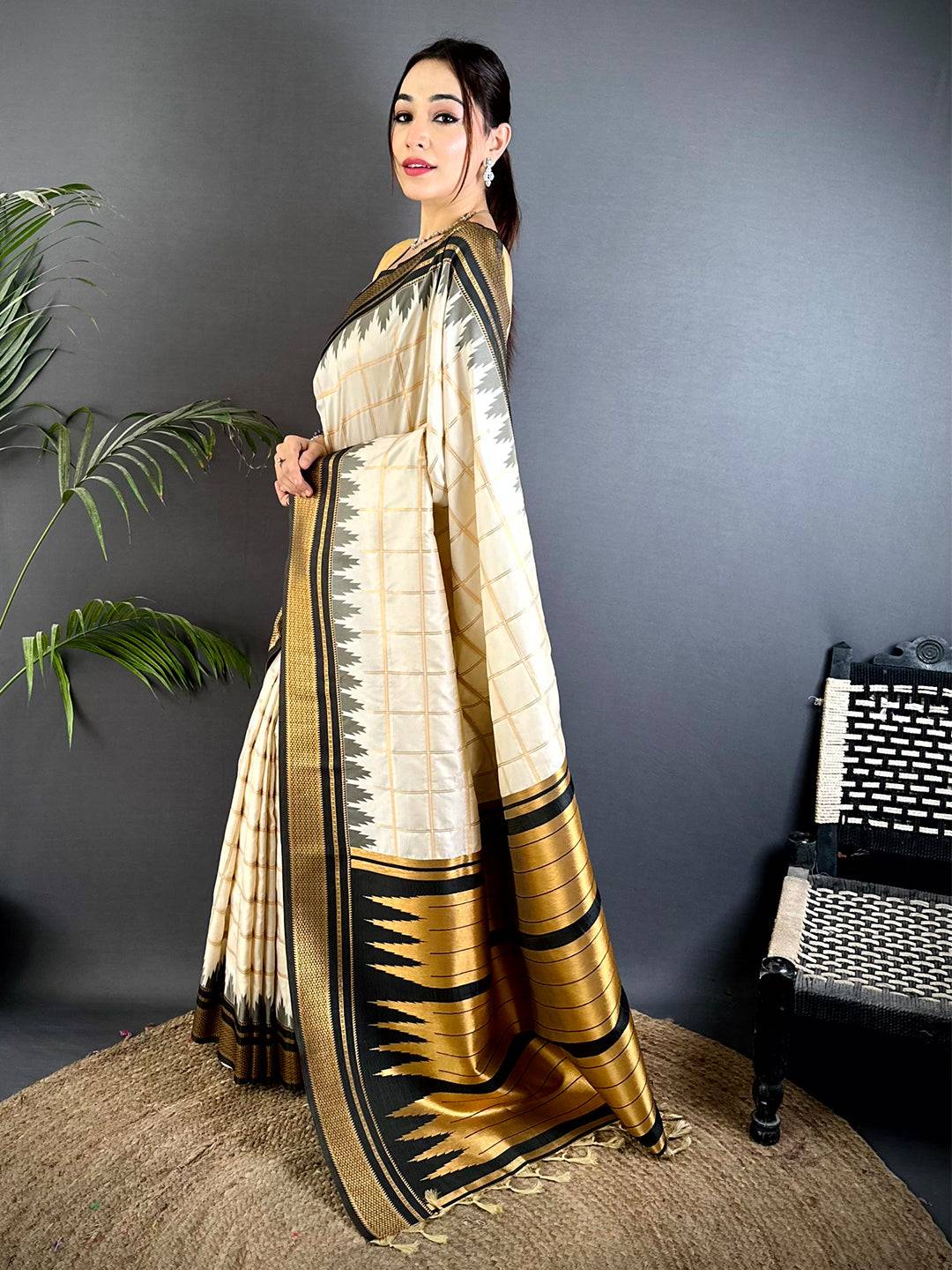 Royal Dual Tone Gold Zari Saree