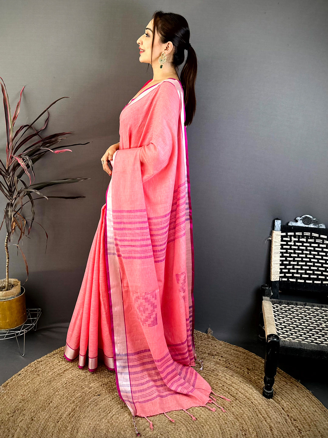 Gajri Linen 60 Count Silver Zari Saree