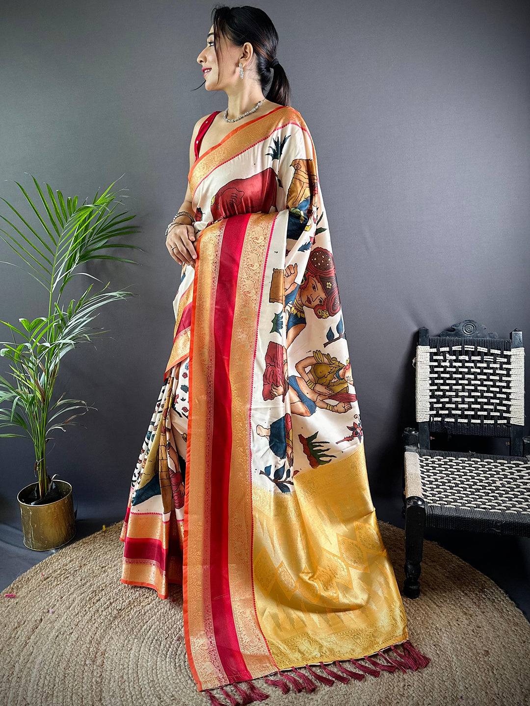 Show Stopper White Colour Soft Silk Kalamkari Saree
