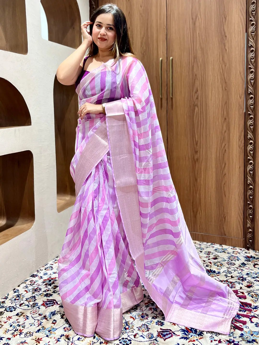 Stylish organza saree with leheriya pattern for parties