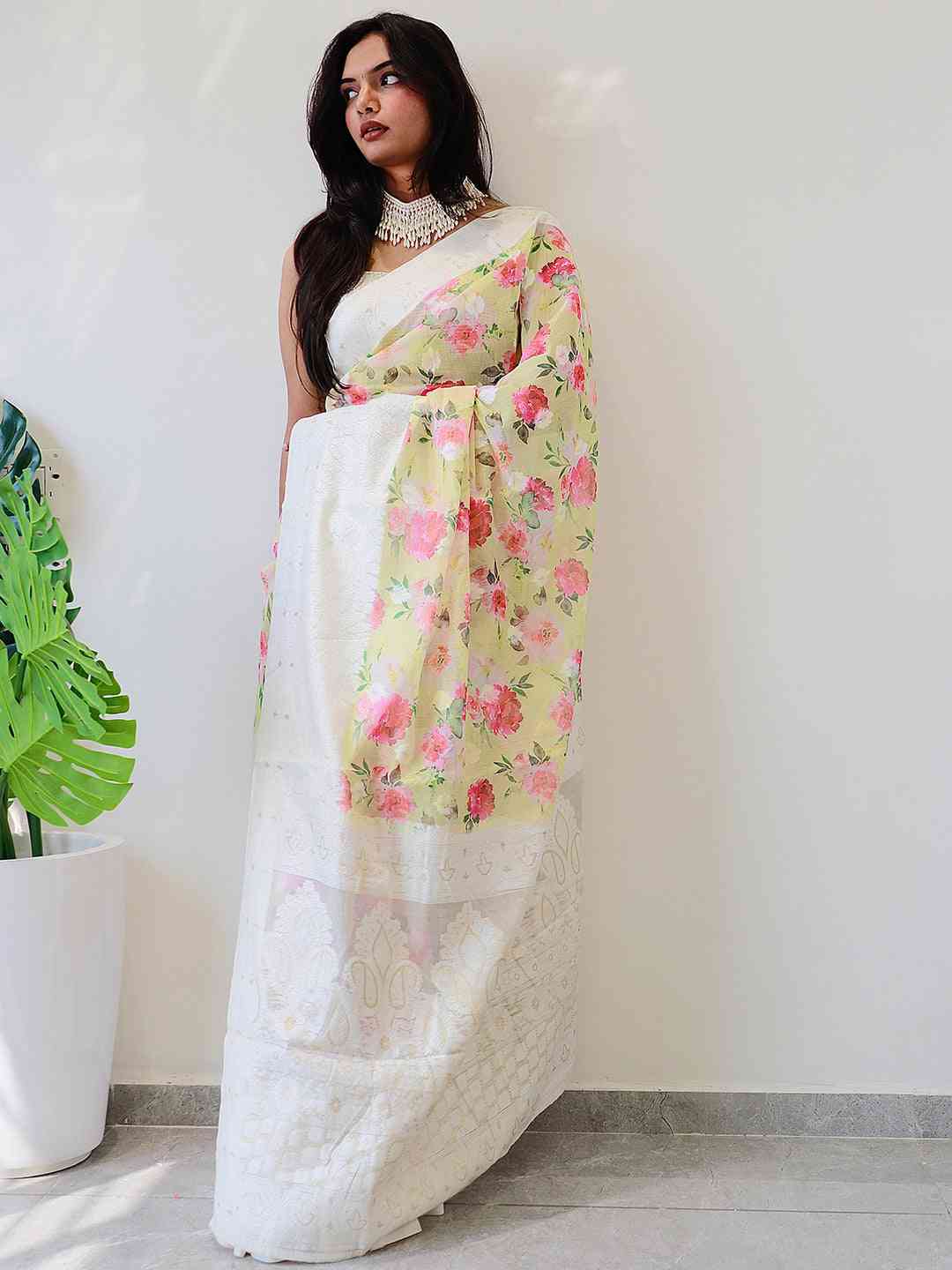 Stylish Lakhnavi slub pattern saree with floral prints