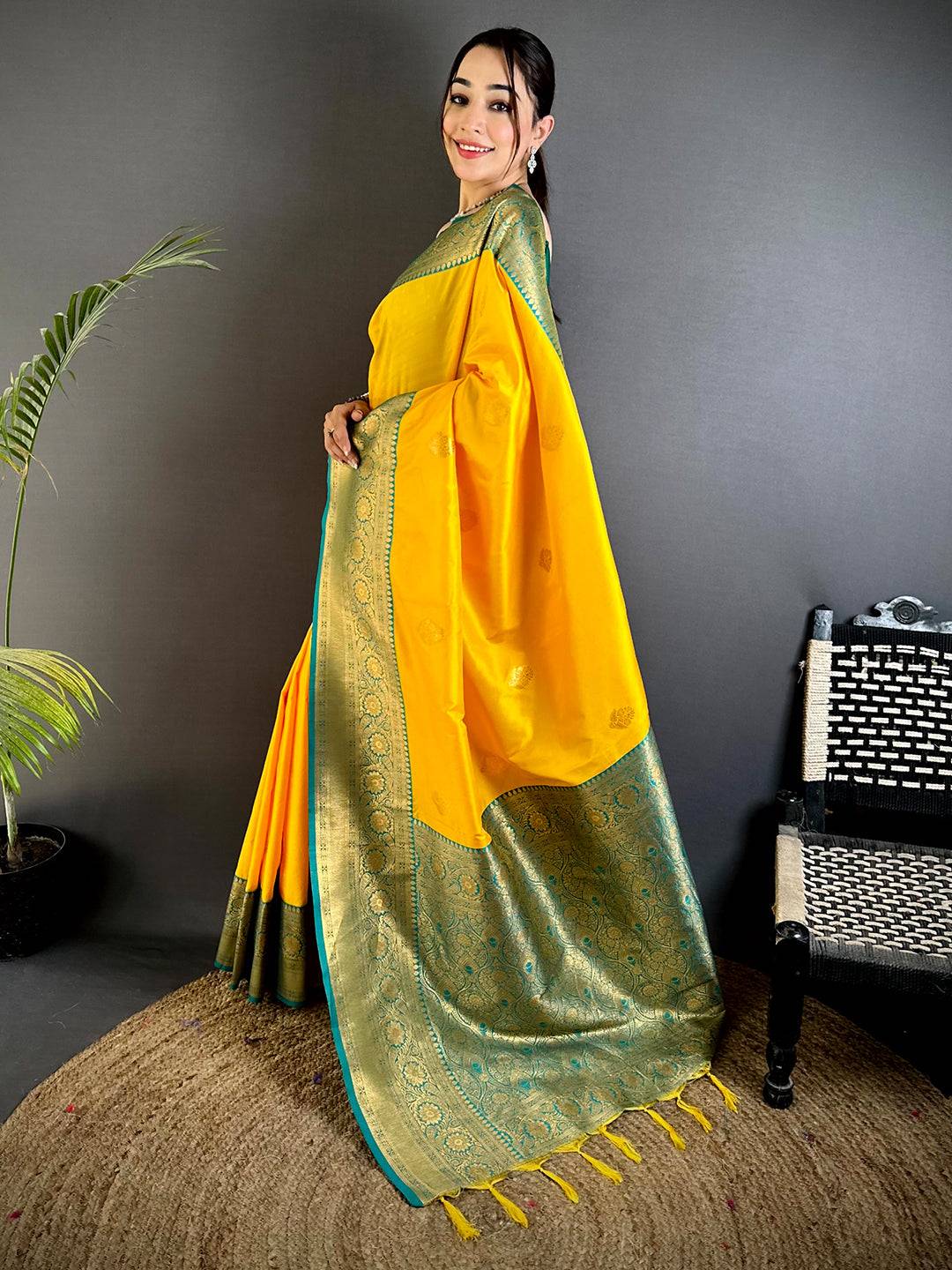 Gadwal Border Soft Silk Beauty Saree