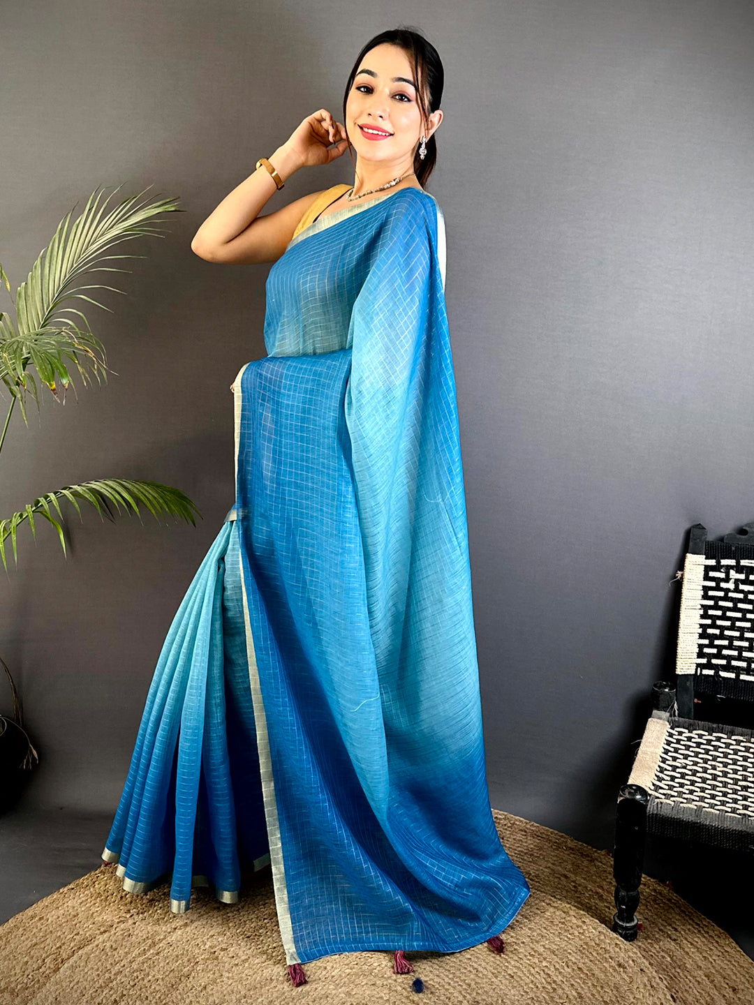 Stylish Self Chex Linen Zari Saree