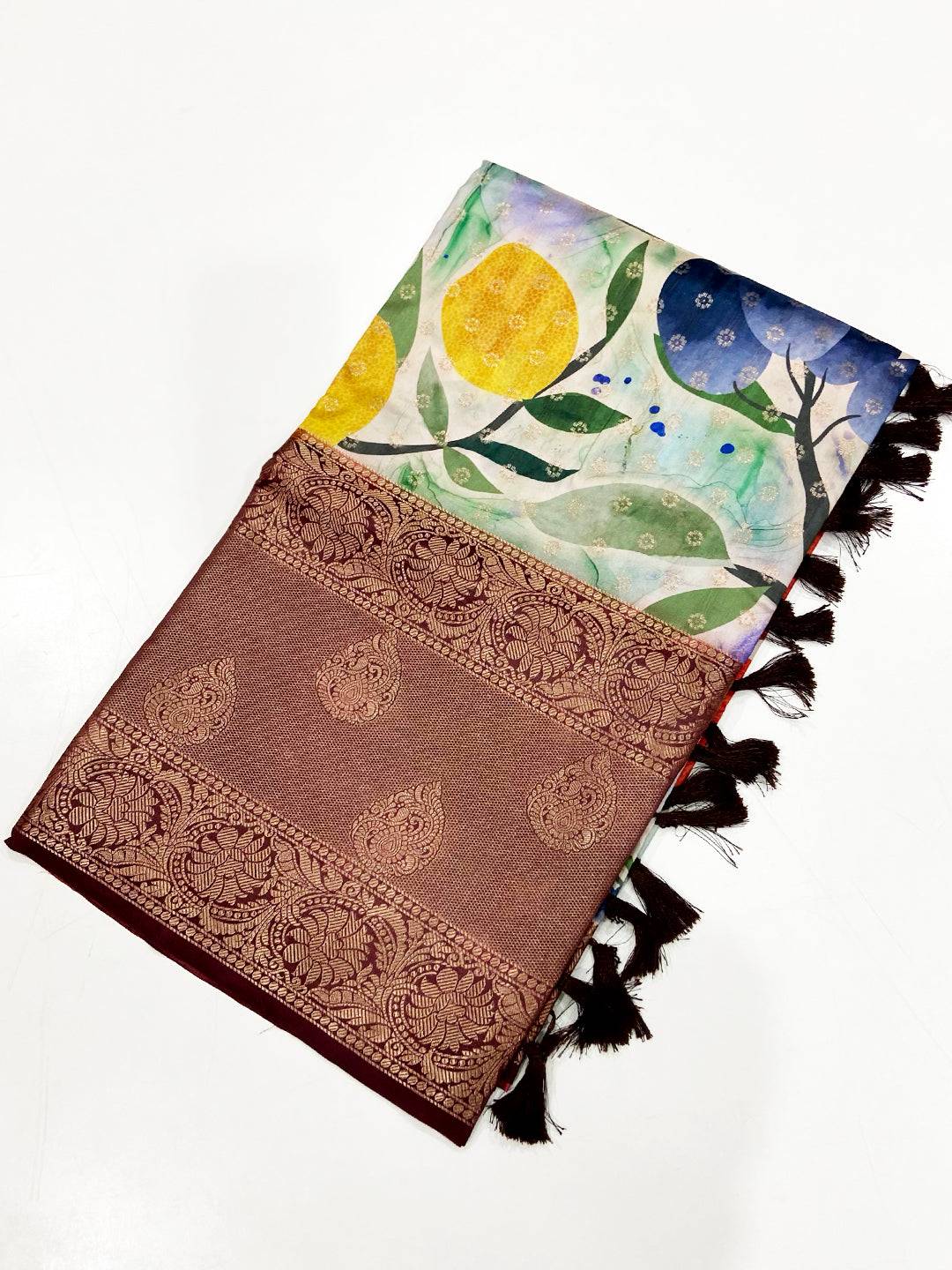 Graceful Floral Fantasy Banarasi Silk Saree