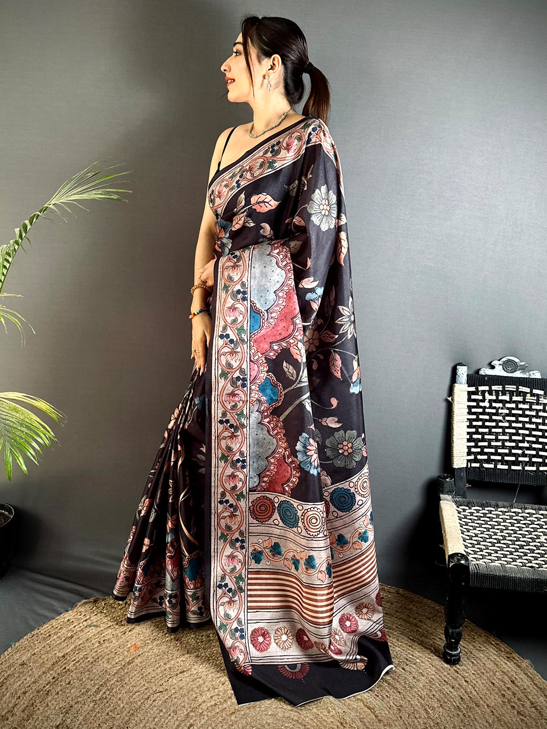 Stylish Dark Floral Soft Tussar Saree