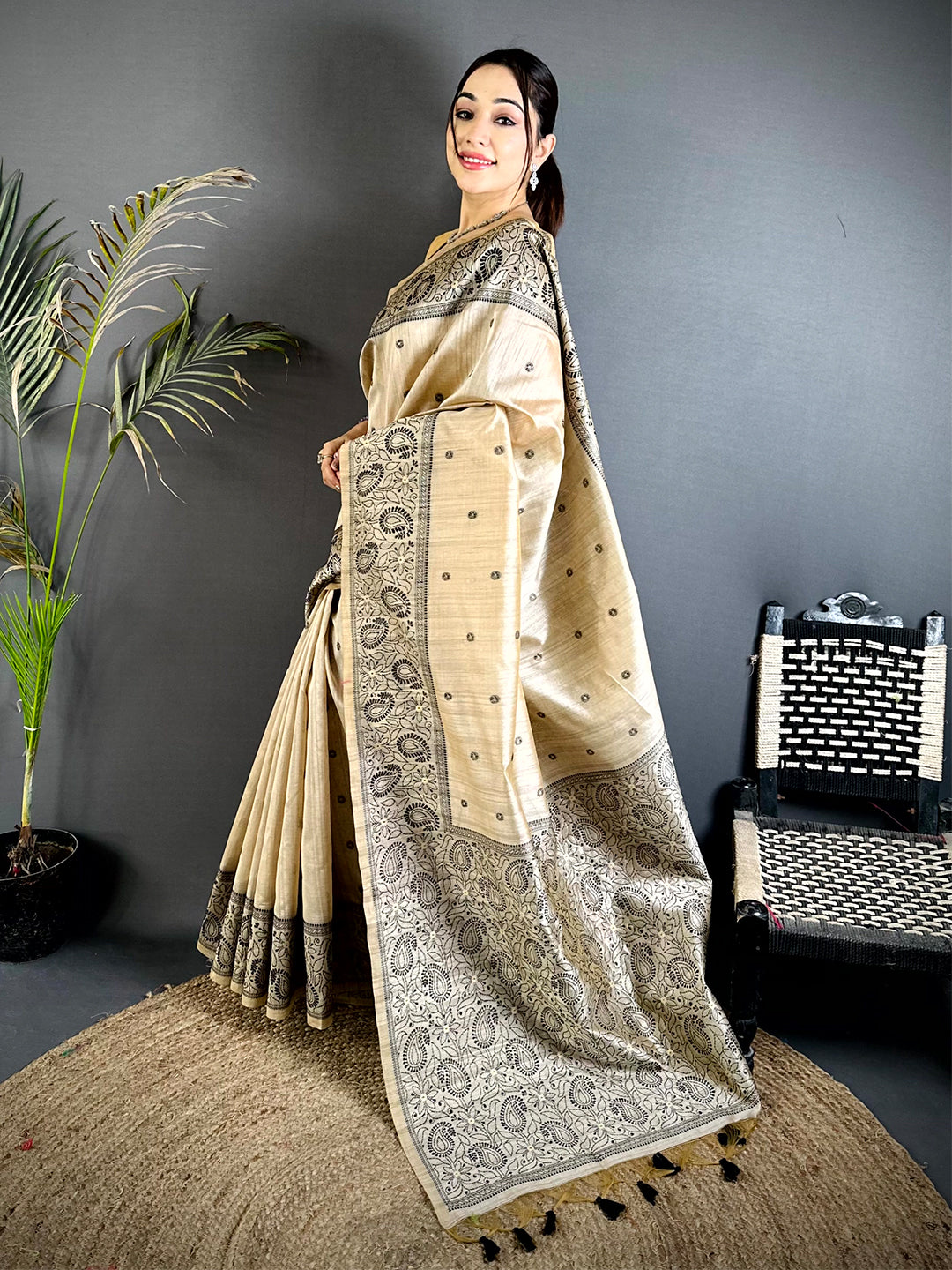 Black Floral Katha Ghicha Silk Saree