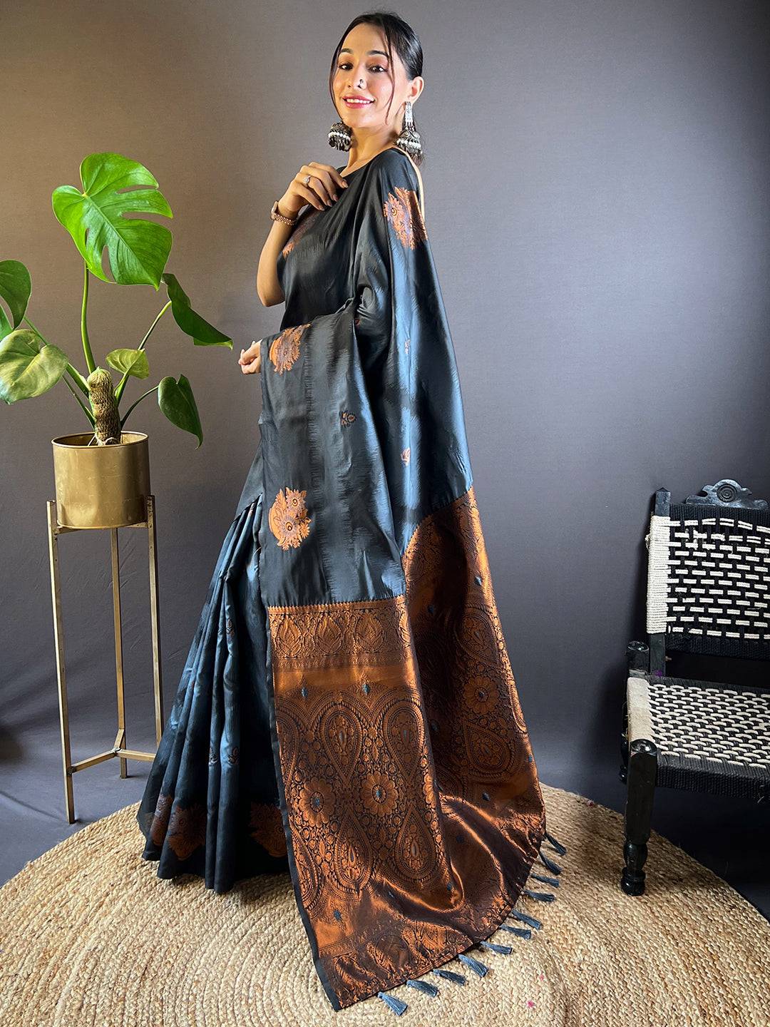 Side view of Black Tussar Silk Ikkat Weaving Saree