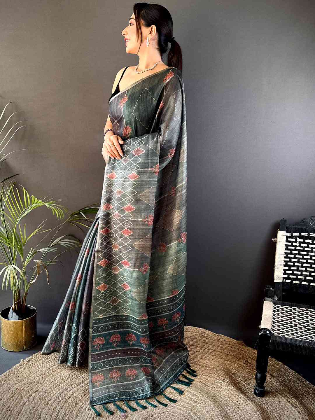 Grey Tissue Chanderi Geometric Floral Saree