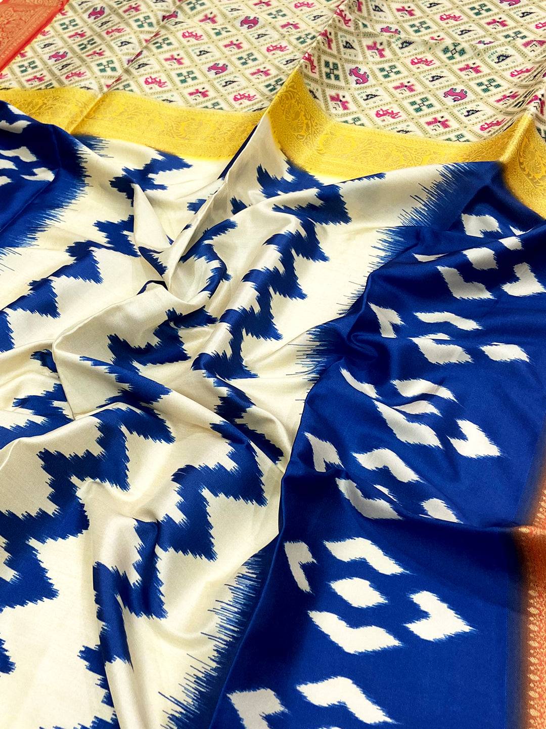 White Banarasi Ikkat Print Saree