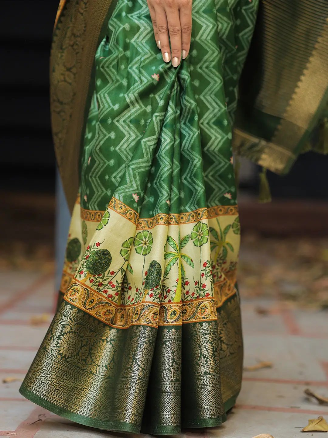 Green Colour Visocse Dola Silk Saree with Pichwai Print
