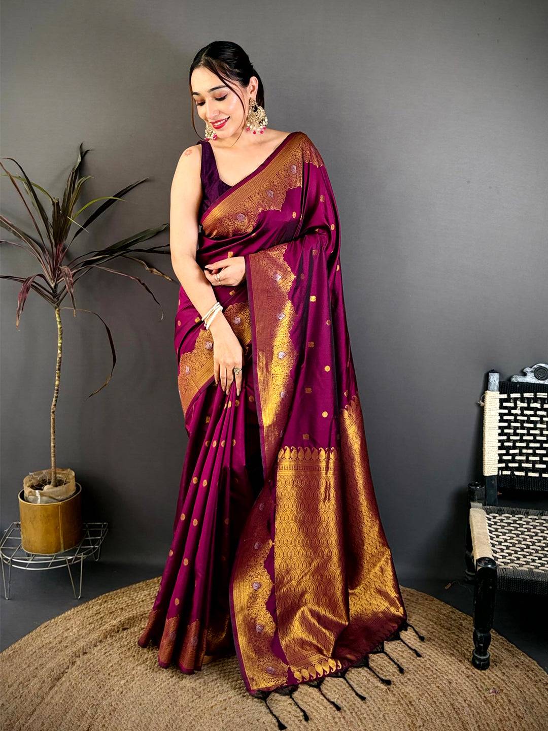 Royal Butti Pattern Soft Silk Zari Saree