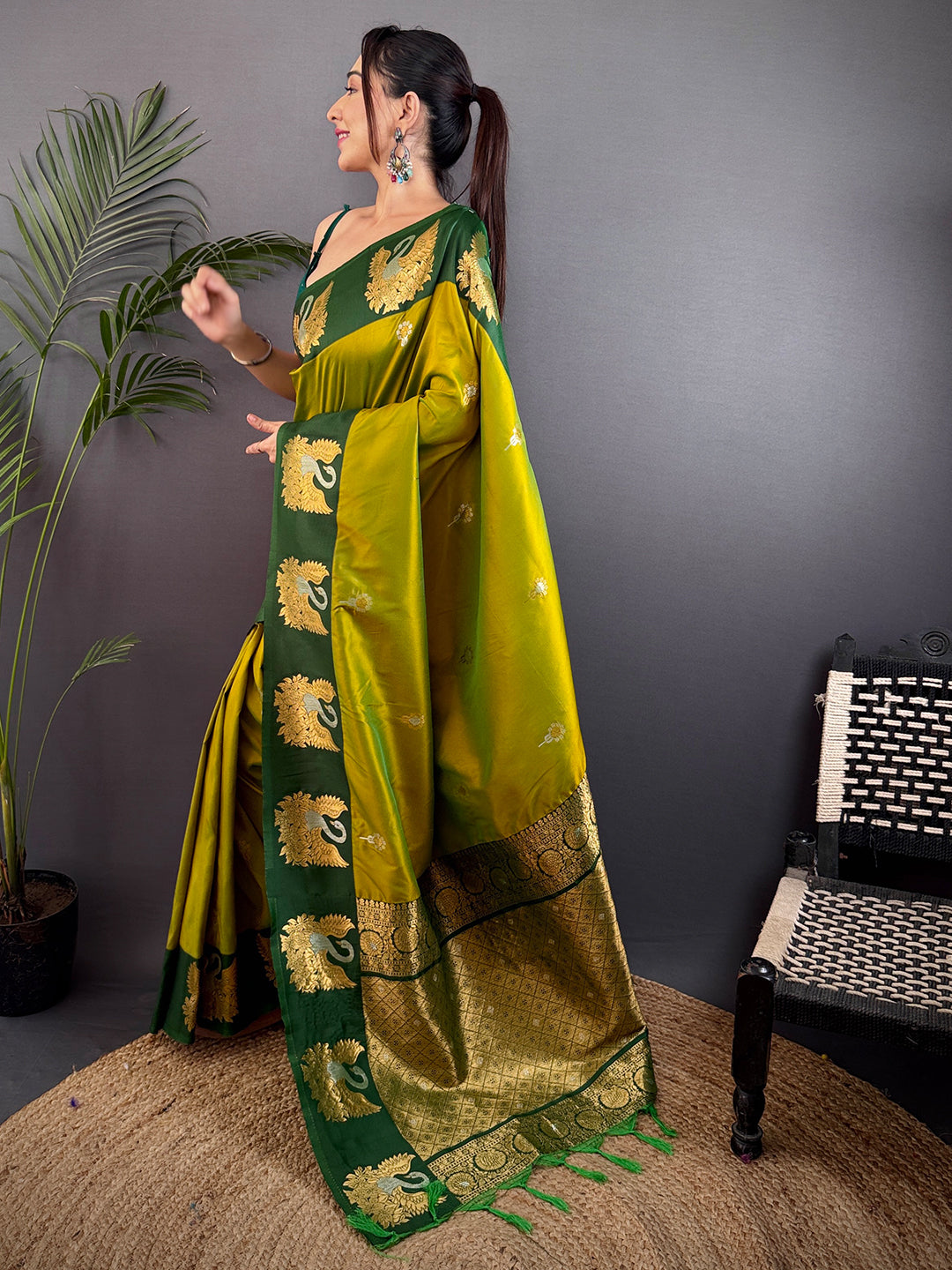 Green Swan Motif Soft Silk Saree