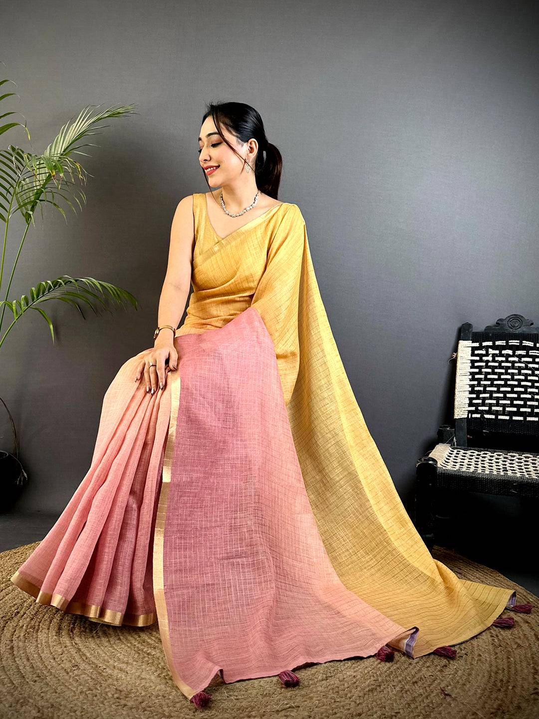 Graceful Linen 90 Zari Check Saree
