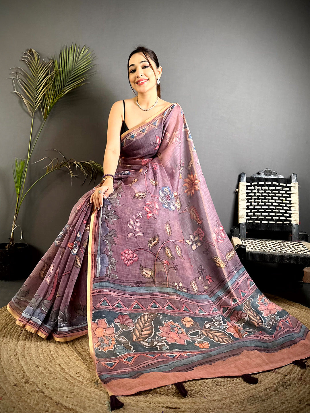 Stylish Floral Hand Art Linen Saree